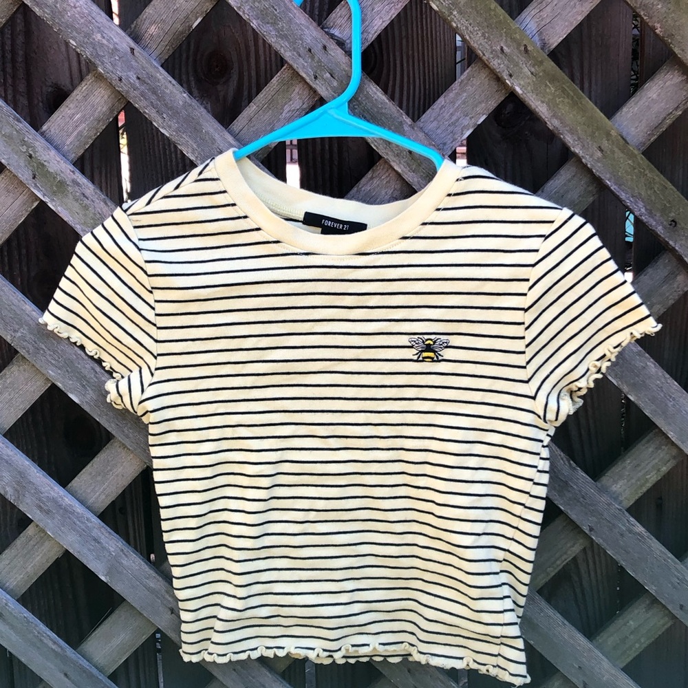 Forever 21 bee shirt size small!!